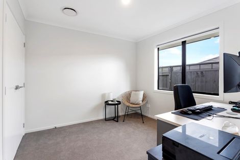 Photo of property in 19 Hayward Place, Ohauiti, Tauranga, 3112