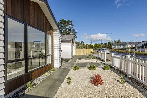 Photo of property in 107 Schoolside Road, Kumeu, 0810