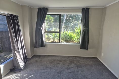 Photo of property in 8 Prince Regent Drive, Half Moon Bay, Auckland, 2012