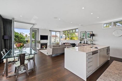 Photo of property in 2/2a Earnoch Avenue, Takapuna, Auckland, 0622