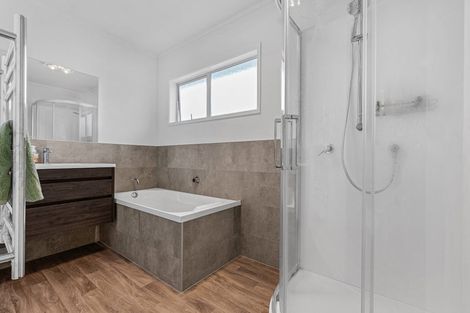 Photo of property in 4 Seakens Way, Glen Eden, Auckland, 0602