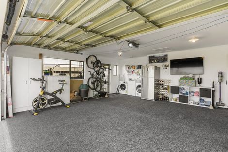 Photo of property in 71 Kath Hopper Drive, Orewa, 0931