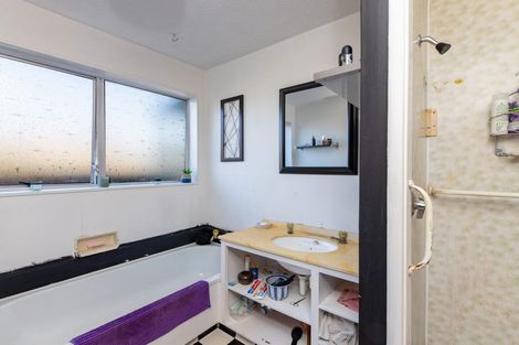 Photo of property in 48 Chipping Lane, Redwood, Christchurch, 8051