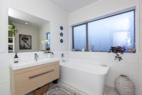 Photo of property in 3 Lamont Place, Waikanae, 5036