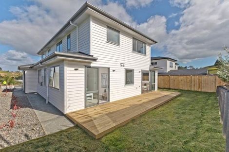 Photo of property in 10 Syd Grant Crescent, Orewa, 0931