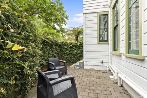Photo of property in 33 Hobson Crescent, Thorndon, Wellington, 6011