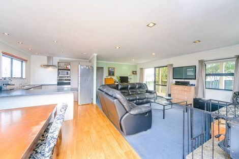 Photo of property in 130 Hillcrest Drive, Kelvin Grove, Palmerston North, 4414