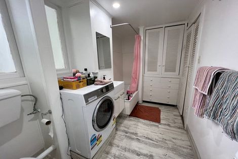 Photo of property in Churchill Flats, 213 The Terrace, Wellington Central, Wellington, 6011