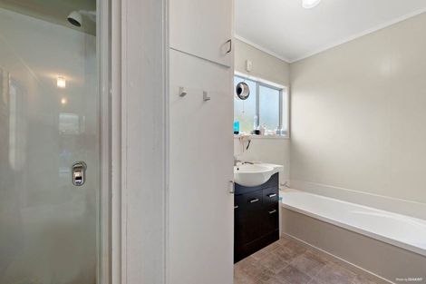 Photo of property in 23 Luckens Road, West Harbour, Auckland, 0618