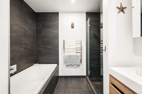 Photo of property in 18u1 Oriental Terrace, Oriental Bay, Wellington, 6011