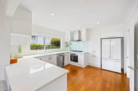 Photo of property in 1/5 Colmar Road, Mellons Bay, Auckland, 2014