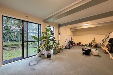 Photo of property in 98 Glanmire Road, Newlands, Wellington, 6037
