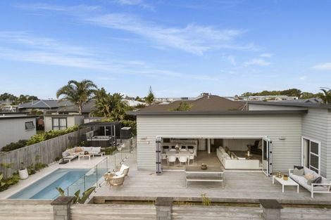 Photo of property in 25 Coutts Street, Papamoa Beach, Papamoa, 3118