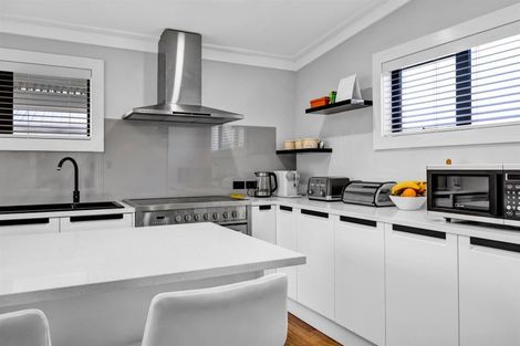 Photo of property in 42 Collins Street, Hawera, 4610