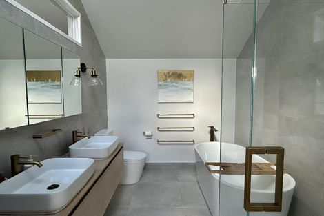 Photo of property in 18 Macbeth Court, Milford, Auckland, 0620
