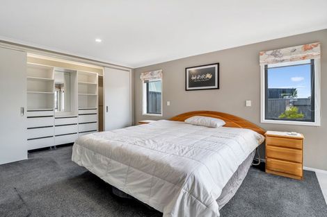 Photo of property in 3 Crabapple Close, Milson, Palmerston North, 4414