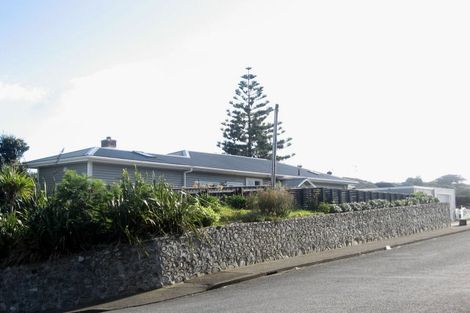 Photo of property in 15 Thornley Street, Titahi Bay, Porirua, 5022