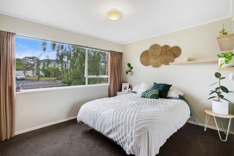 Photo of property in 9 Longbill Place, Glendene, Auckland, 0602
