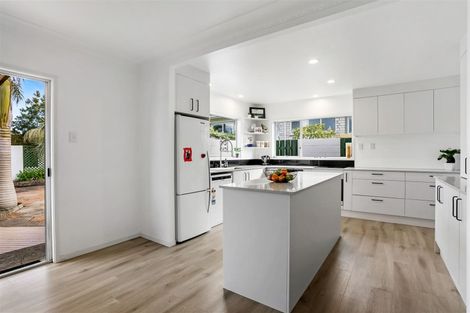 Photo of property in 4 Towra Place, Botany Downs, Auckland, 2010