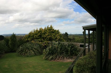 Photo of property in 236 Kiwitahi Road, Helensville, 0875