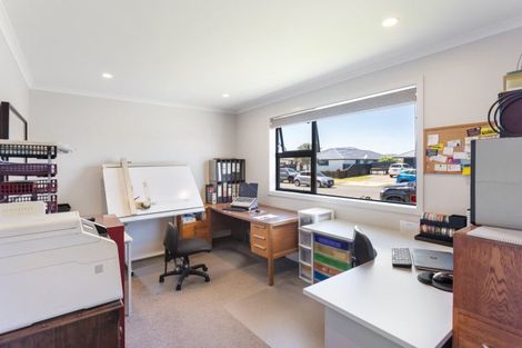 Photo of property in 8 Livingstone Drive, Papamoa Beach, Papamoa, 3118