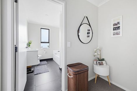 Photo of property in 15 Discovery Place, Marfell, New Plymouth, 4310