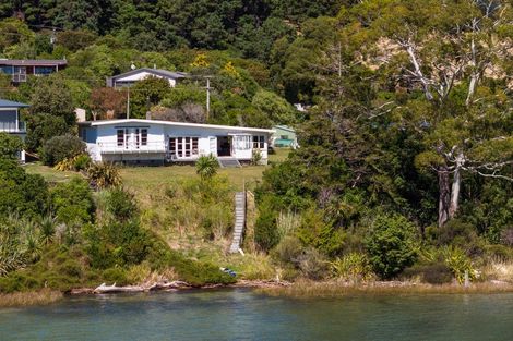 Photo of property in 15 Mccormicks Road, Whatamango Bay, Picton, 7281