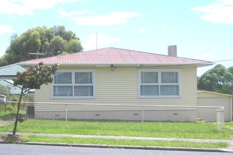Photo of property in 1/27 Raleigh Road, Northcote, Auckland, 0627
