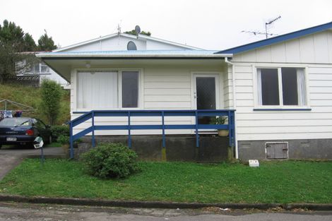 Photo of property in 2a Merritt Way, Newlands, Wellington, 6037