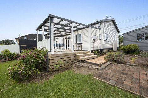 Photo of property in 132 Tukapa Street, Westown, New Plymouth, 4310