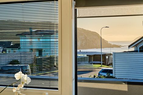 Photo of property in 2 Toms Road, Titahi Bay, Porirua, 5022