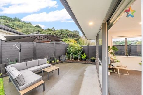 Photo of property in 2 Mooring Close, Whitby, Porirua, 5024