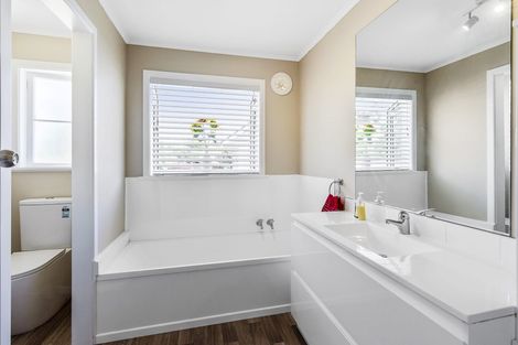 Photo of property in 60 Te Kupe Road, Paraparaumu Beach, Paraparaumu, 5032