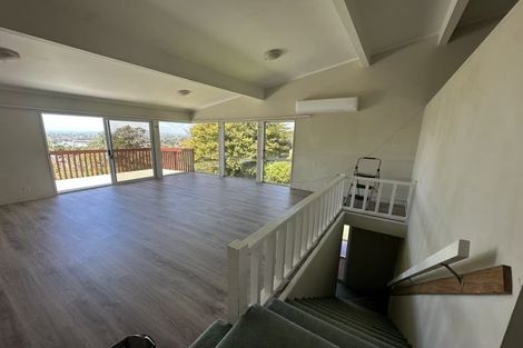 Photo of property in 635 Glenfield Road, Totara Vale, Auckland, 0629