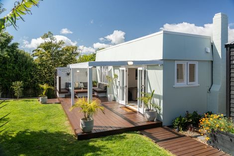 Photo of property in 21 Government Road, Raglan, 3225