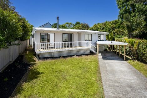 Photo of property in 2/17 Winifred Avenue, Bayview, Auckland, 0629