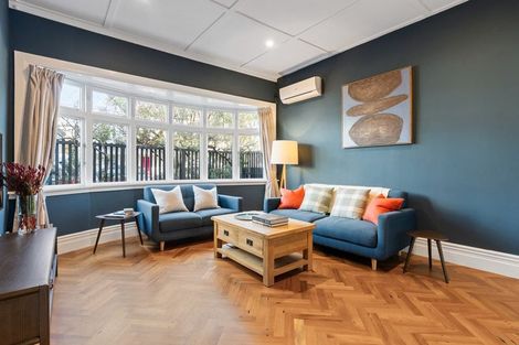 Photo of property in 33 Queen Street, Mount Victoria, Wellington, 6011