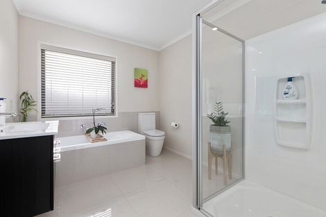 Photo of property in 24 Marion Crescent, Papamoa Beach, Papamoa, 3118