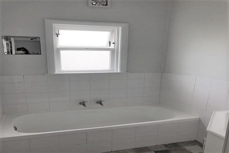 Photo of property in 35 Cavendish Square, Strathmore Park, Wellington, 6022