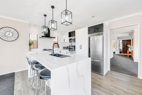 Photo of property in 14 Heidi Crescent, Flat Bush, Auckland, 2016