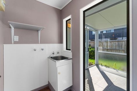Photo of property in 3/121 Bruce Mclaren Road, Henderson, Auckland, 0612