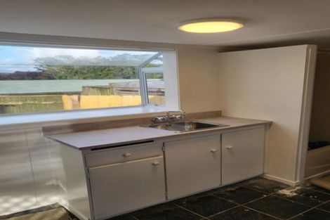 Photo of property in 4 Beazley Place, Glendene, Auckland, 0602
