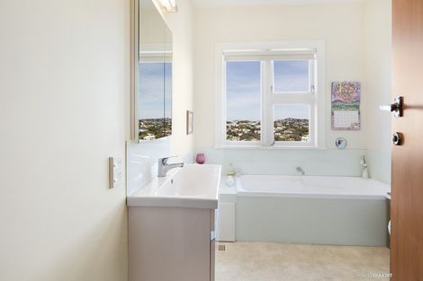 Photo of property in 47 Harbour View Road, Northland, Wellington, 6012