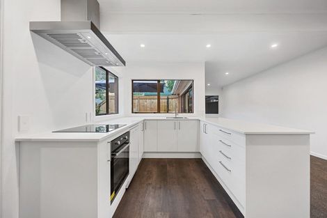 Photo of property in 24 Godley Road, Green Bay, Auckland, 0604