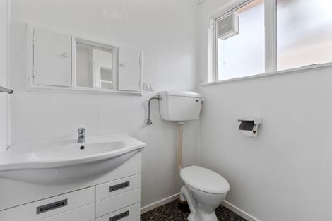 Photo of property in 1/378 Devon Street East, Strandon, New Plymouth, 4312