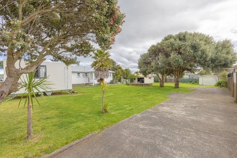 Photo of property in 4 Kupe Place, Castlecliff, Whanganui, 4501