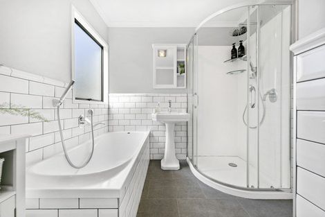 Photo of property in 1 Awatahi Place, Greenhithe, Auckland, 0632