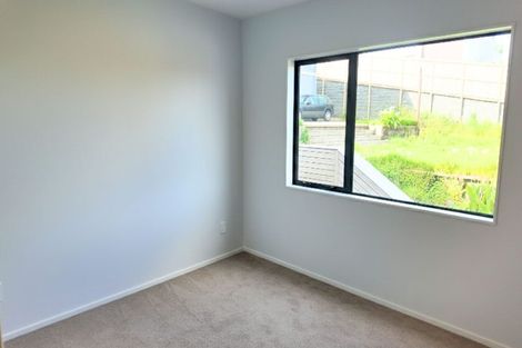 Photo of property in 44d Cyclarama Crescent, Massey, Auckland, 0614