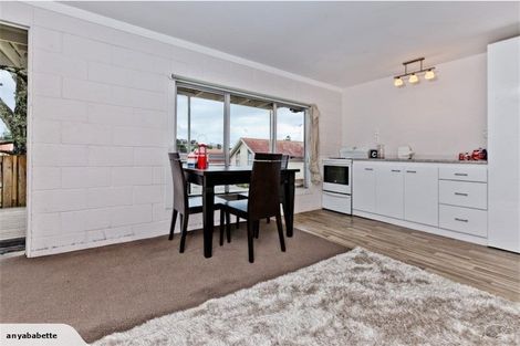 Photo of property in 16 Holiday Road, Stanmore Bay, Whangaparaoa, 0932