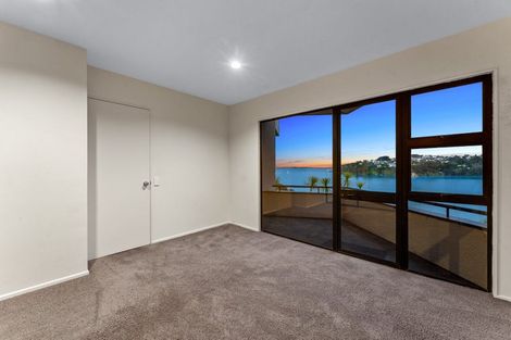 Photo of property in 2/102 Queen Street, Northcote Point, Auckland, 0627